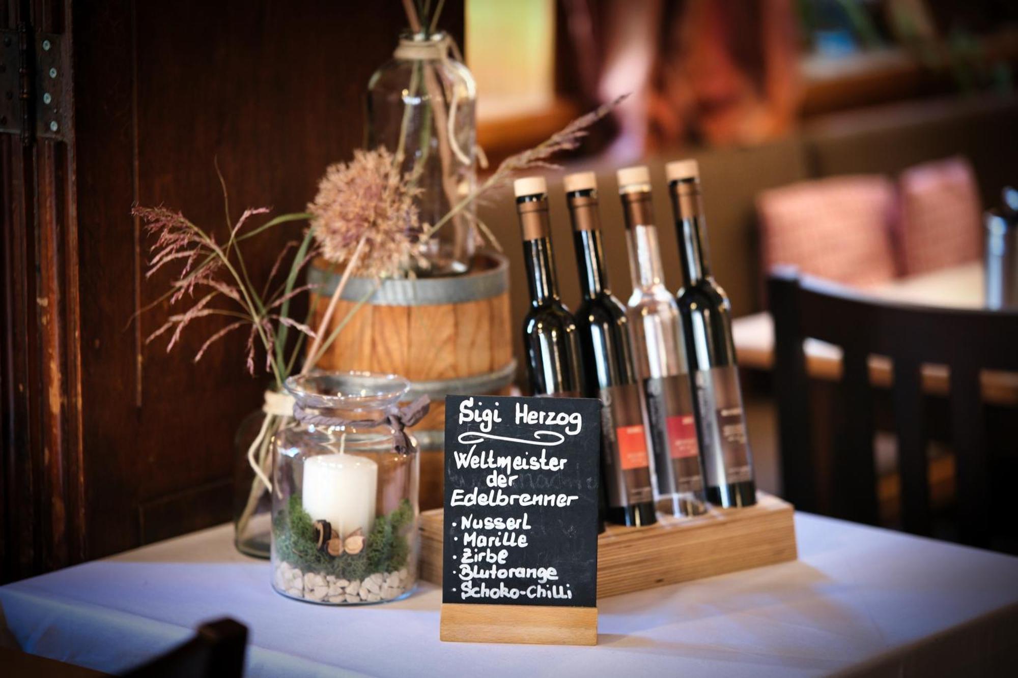 "Beim Butz" Hotel Worth an der Donau Luaran gambar