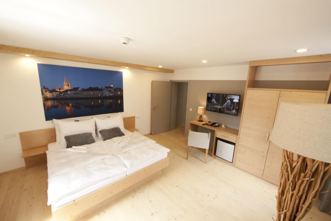 "Beim Butz" Hotel Worth an der Donau Bilik gambar