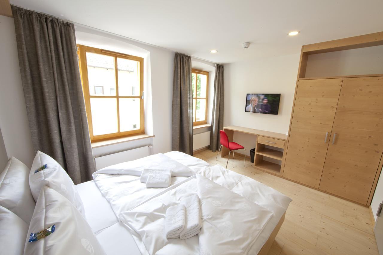 "Beim Butz" Hotel Worth an der Donau Bilik gambar