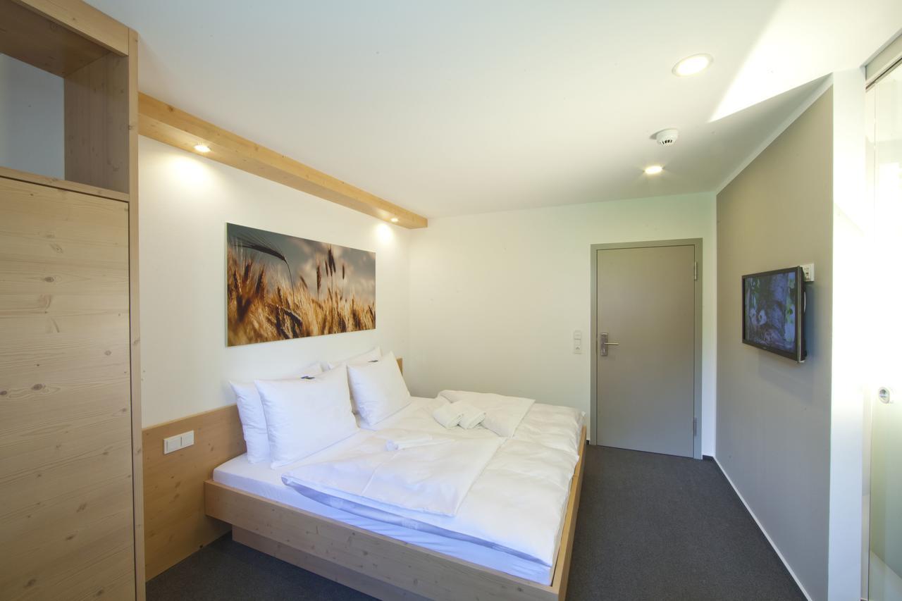 "Beim Butz" Hotel Worth an der Donau Bilik gambar